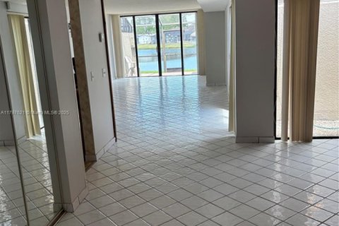 Casa en venta en Pembroke Pines, Florida, 3 dormitorios, 122.91 m2 № 1685688 - foto 7