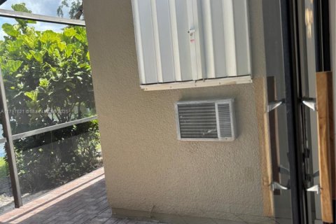 Casa en venta en Pembroke Pines, Florida, 3 dormitorios, 122.91 m2 № 1685688 - foto 15