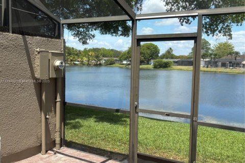 Casa en venta en Pembroke Pines, Florida, 3 dormitorios, 122.91 m2 № 1685688 - foto 14