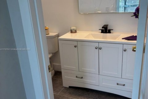 Casa en venta en Pembroke Pines, Florida, 3 dormitorios, 122.91 m2 № 1685688 - foto 11