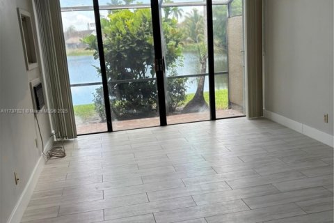 Casa en venta en Pembroke Pines, Florida, 3 dormitorios, 122.91 m2 № 1685688 - foto 6