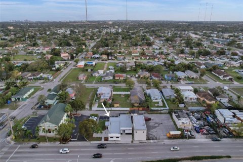 Commercial property in West Park, Florida № 1816408 - photo 18
