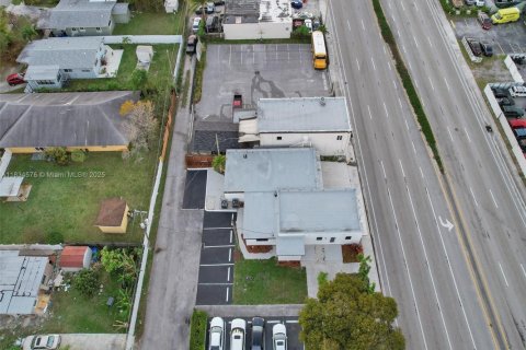 Commercial property in West Park, Florida № 1816408 - photo 15