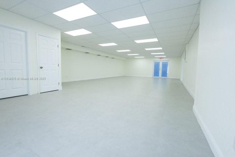 Commercial property in West Park, Florida № 1816408 - photo 13