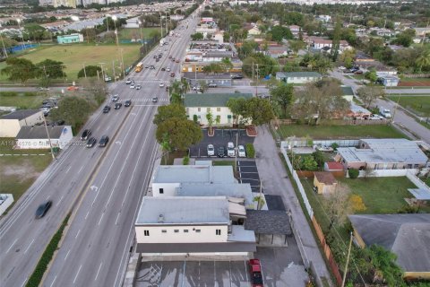 Commercial property in West Park, Florida № 1816408 - photo 21
