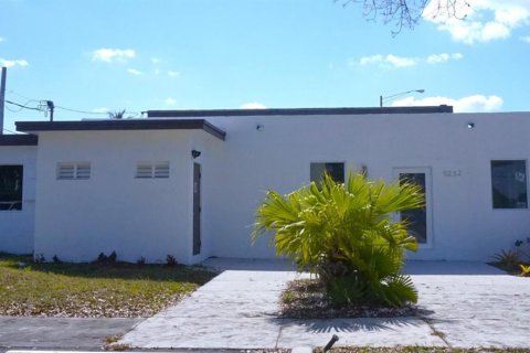 Commercial property in West Park, Florida № 1816408 - photo 7