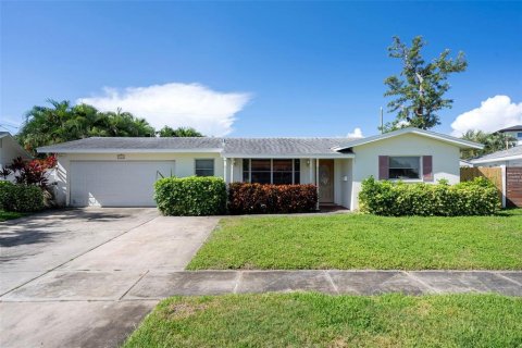 Villa ou maison à vendre à Saint Petersburg, Floride: 4 chambres, 216.28 m2 № 1907164 - photo 1