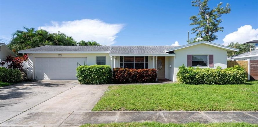 Villa ou maison à Saint Petersburg, Floride 4 chambres, 216.28 m2 № 1907164