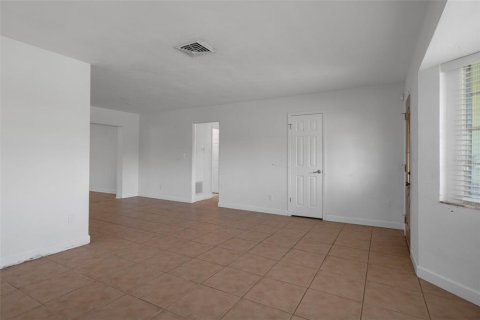 Villa ou maison à vendre à Saint Petersburg, Floride: 4 chambres, 216.28 m2 № 1907164 - photo 8