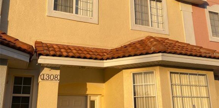Adosado en Kissimmee, Florida 3 dormitorios, 136.38 m2 № 1904135