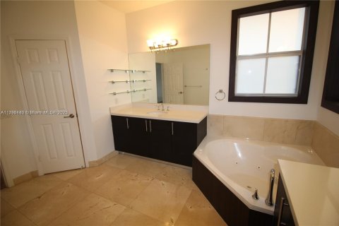 Villa ou maison à vendre à Doral, Floride: 5 chambres, 297.75 m2 № 2053912 - photo 15