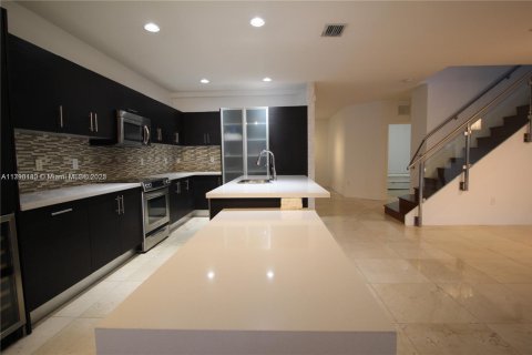 Villa ou maison à vendre à Doral, Floride: 5 chambres, 297.75 m2 № 2053912 - photo 7