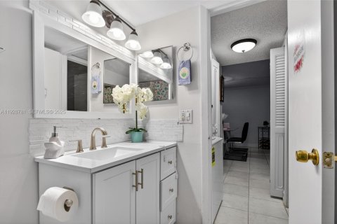 Condominio en venta en Tamarac, Florida, 2 dormitorios, 92.44 m2 № 2034692 - foto 16