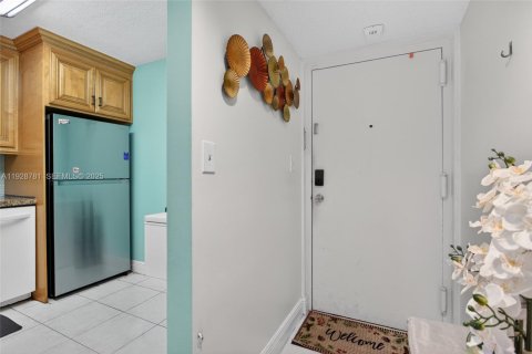 Condominio en venta en Tamarac, Florida, 2 dormitorios, 92.44 m2 № 2034692 - foto 4