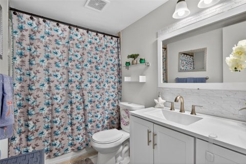 Condominio en venta en Tamarac, Florida, 2 dormitorios, 92.44 m2 № 2034692 - foto 11