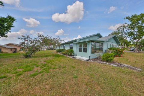 Condo in Sun City Center, Florida, 2 bedrooms  № 1842198 - photo 29