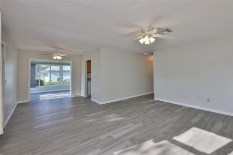 Condo in Sun City Center, Florida, 2 bedrooms  № 1842198 - photo 4
