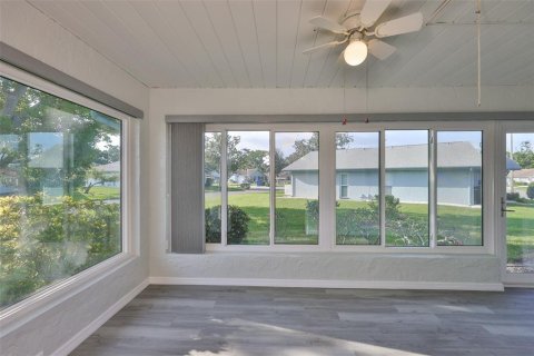 Condo in Sun City Center, Florida, 2 bedrooms  № 1842198 - photo 12