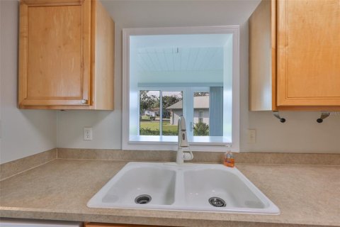 Condo in Sun City Center, Florida, 2 bedrooms  № 1842198 - photo 11