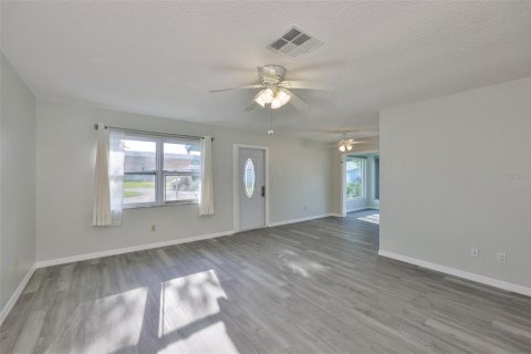 Condo in Sun City Center, Florida, 2 bedrooms  № 1842198 - photo 5