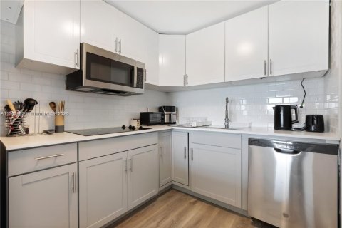 Condo in North Miami Beach, Florida, 2 bedrooms  № 1868304 - photo 6