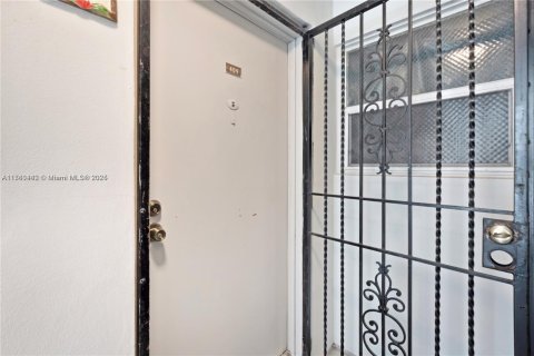 Condo in North Miami Beach, Florida, 2 bedrooms  № 1868304 - photo 23