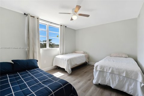 Condo in North Miami Beach, Florida, 2 bedrooms  № 1868304 - photo 12