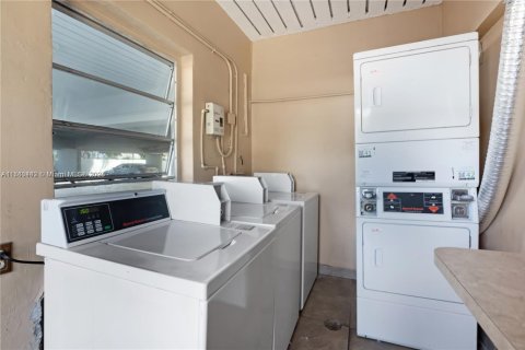 Condo in North Miami Beach, Florida, 2 bedrooms  № 1868304 - photo 21
