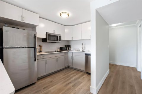 Condo in North Miami Beach, Florida, 2 bedrooms  № 1868304 - photo 5