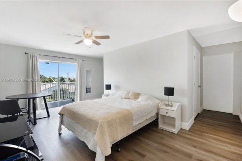 Condo in North Miami Beach, Florida, 2 bedrooms  № 1868304 - photo 10