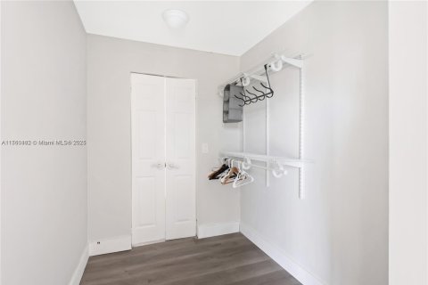 Condo in North Miami Beach, Florida, 2 bedrooms  № 1868304 - photo 20
