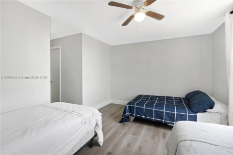 Condo in North Miami Beach, Florida, 2 bedrooms  № 1868304 - photo 11