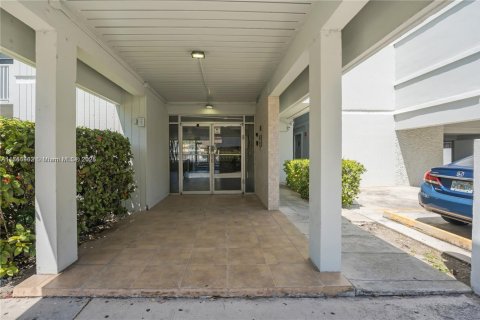 Condo in North Miami Beach, Florida, 2 bedrooms  № 1868304 - photo 19
