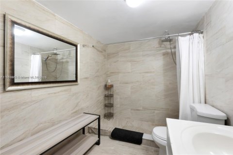 Condo in North Miami Beach, Florida, 2 bedrooms  № 1868304 - photo 8