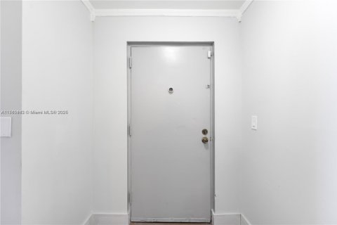 Condo in North Miami Beach, Florida, 2 bedrooms  № 1868304 - photo 22