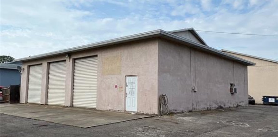 Propiedad comercial en Port Richey, Florida 260.13 m2 № 2144213