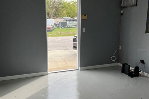 Propiedad comercial en venta en Port Richey, Florida, 260.13 m2 № 2144213 - foto 13