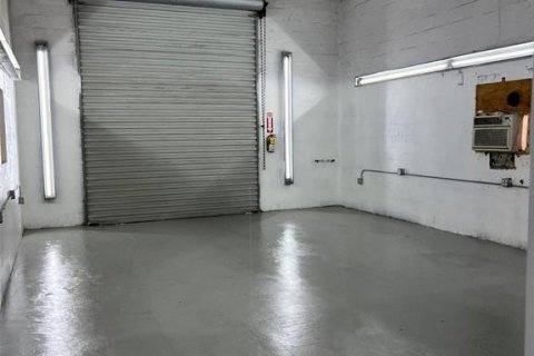 Propiedad comercial en venta en Port Richey, Florida, 260.13 m2 № 2144213 - foto 15