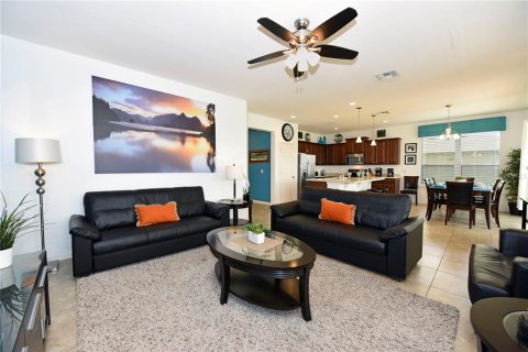 House in Davenport, Florida 7 bedrooms, 327.57 sq.m. № 1902535 - photo 19