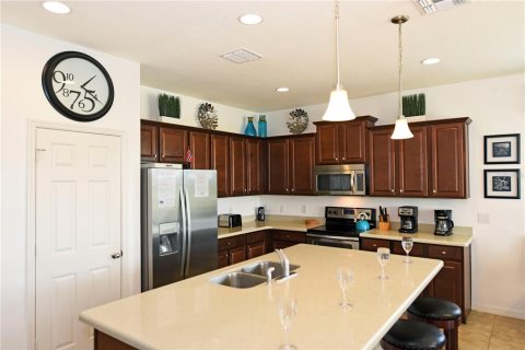 House in Davenport, Florida 7 bedrooms, 327.57 sq.m. № 1902535 - photo 20