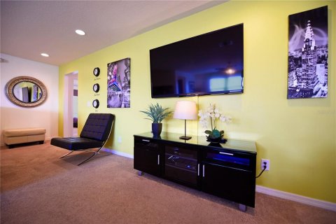 House in Davenport, Florida 7 bedrooms, 327.57 sq.m. № 1902535 - photo 25