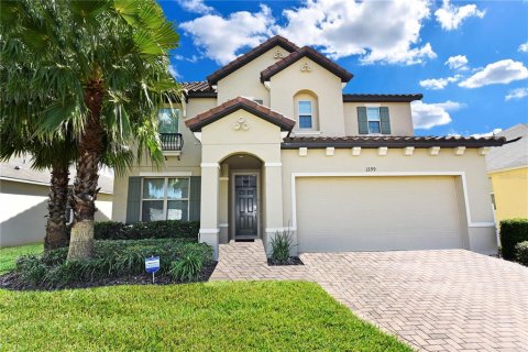 House in Davenport, Florida 7 bedrooms, 327.57 sq.m. № 1902535 - photo 1