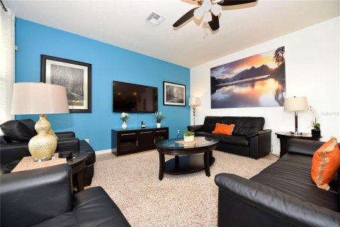 House in Davenport, Florida 7 bedrooms, 327.57 sq.m. № 1902535 - photo 24