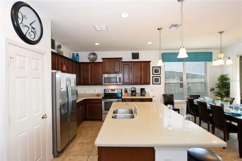 House in Davenport, Florida 7 bedrooms, 327.57 sq.m. № 1902535 - photo 22