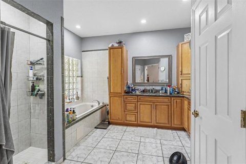 Купить виллу или дом в Хейнс-Сити, Флорида 7 комнат, 255.2м2, № 2426013 - фото 22