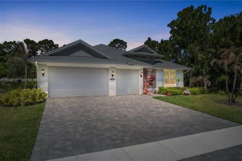 House in Vero Beach, Florida 3 bedrooms, 218.88 sq.m. № 2087141 - photo 2
