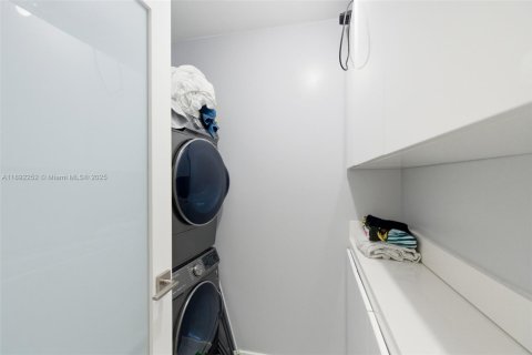 Condominio en alquiler en Miami Beach, Florida, 3 dormitorios, 104.7 m2 № 1950936 - foto 21