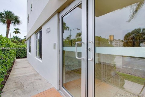 Condominio en alquiler en Miami Beach, Florida, 3 dormitorios, 104.7 m2 № 1950936 - foto 23