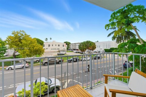Condominio en alquiler en Miami Beach, Florida, 3 dormitorios, 104.7 m2 № 1950936 - foto 9