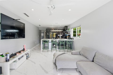 Condominio en alquiler en Miami Beach, Florida, 3 dormitorios, 104.7 m2 № 1950936 - foto 1